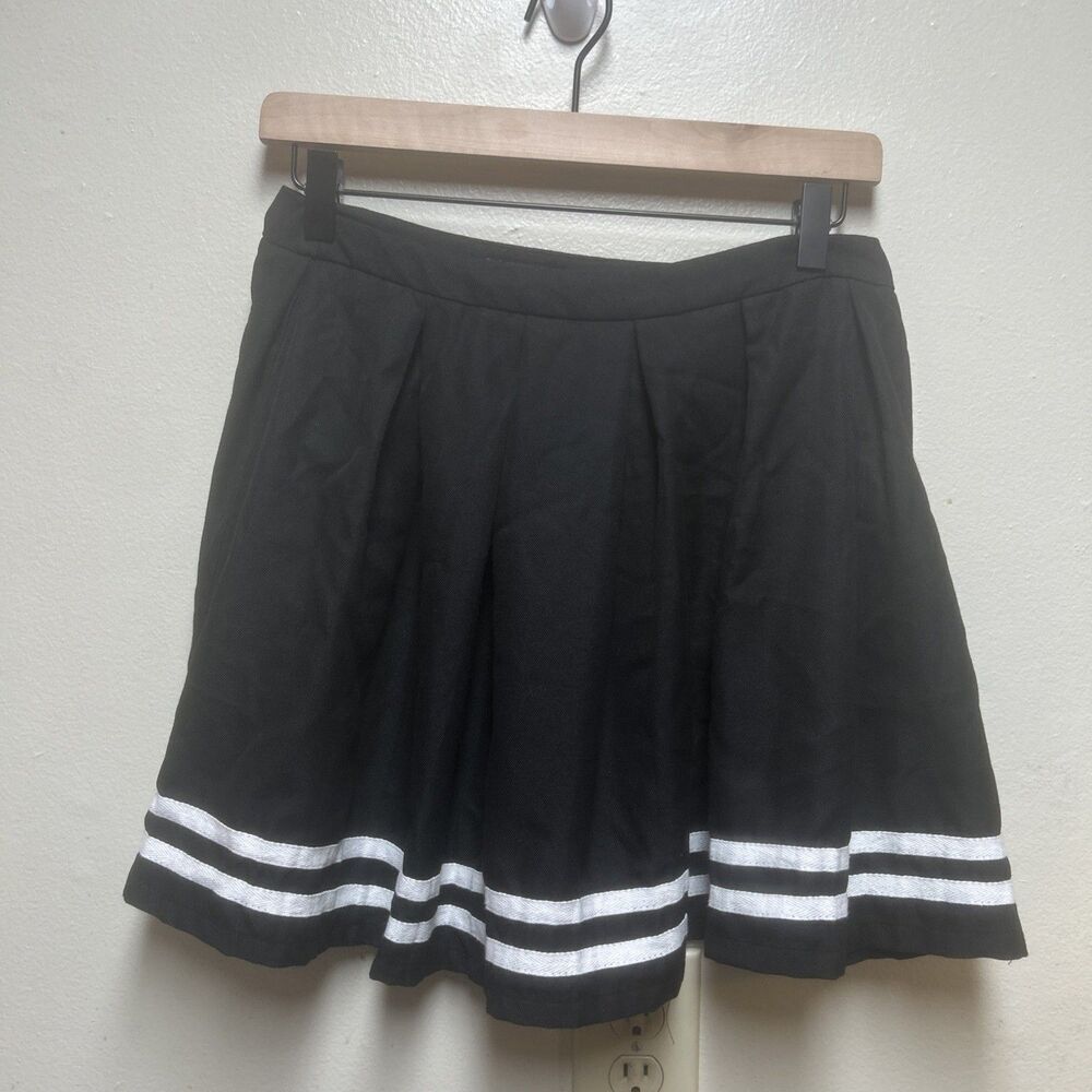 Hot Topic Pleated Mini Skirt Size Medium Black White Stripe Side Zip - Picture 2 of 6